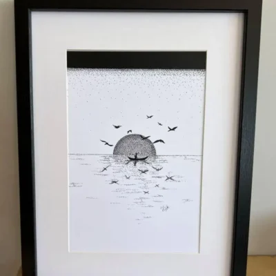 dessin d'un pêcheur dans une barque au coucher du soleil en pointillisme en noir et blanc format a3 et a4